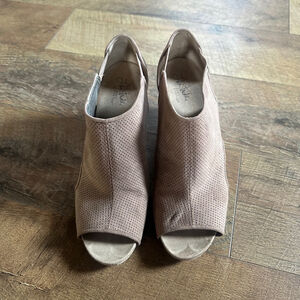 Women's Life Stride Wedge Heel Shoes Beige Size 11